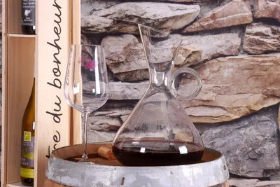 Image au survol de Segalin decanter 1.6l, bevelled spout with handle