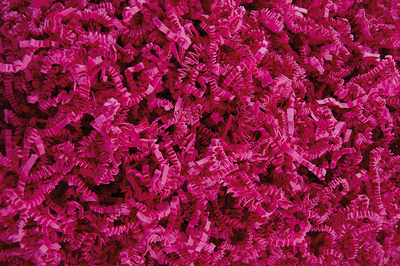 Fibre de calage papier ciselé kraft magenta, carton de 10kg.